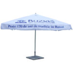 Umbrelă publicitară de terasă